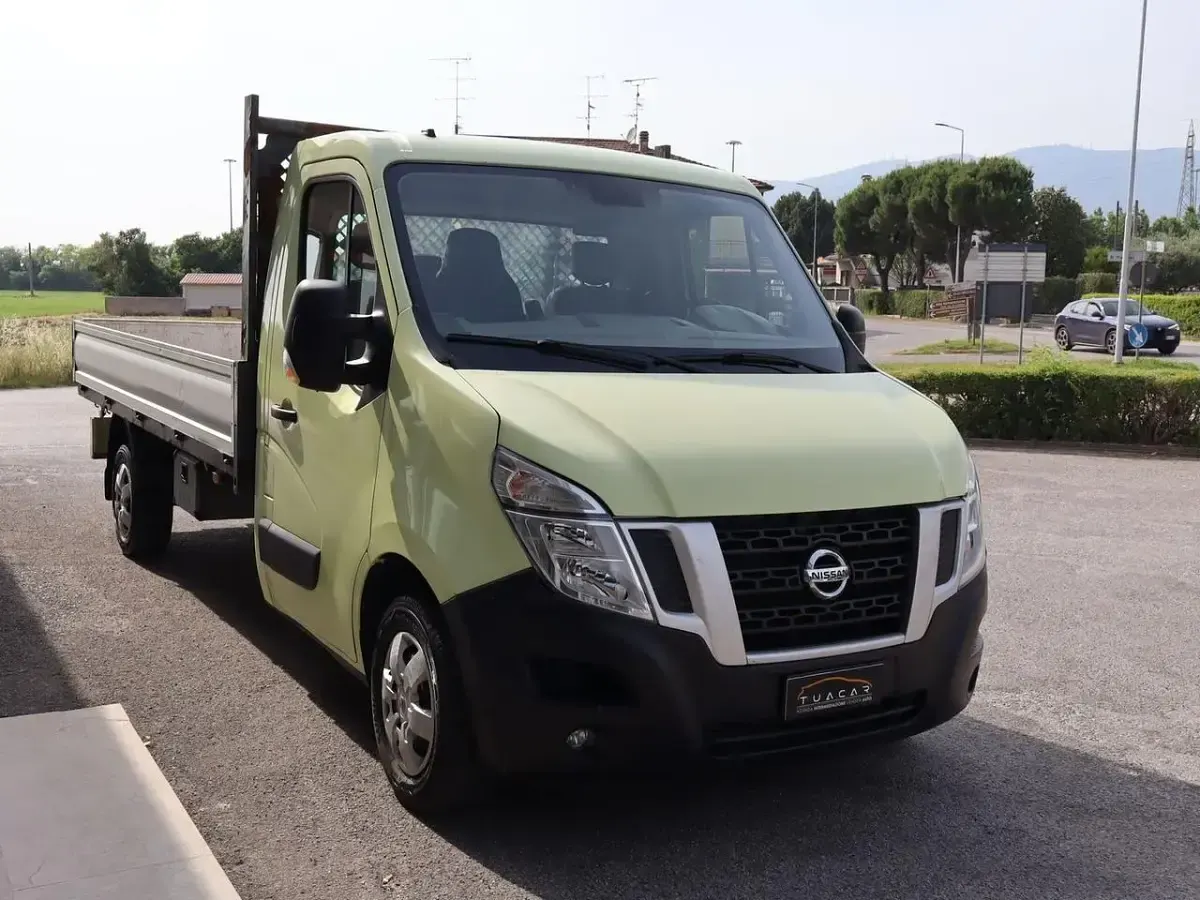 Usata Nissan NV400 125 CV (91 kW) 2016 Giallo Furgone