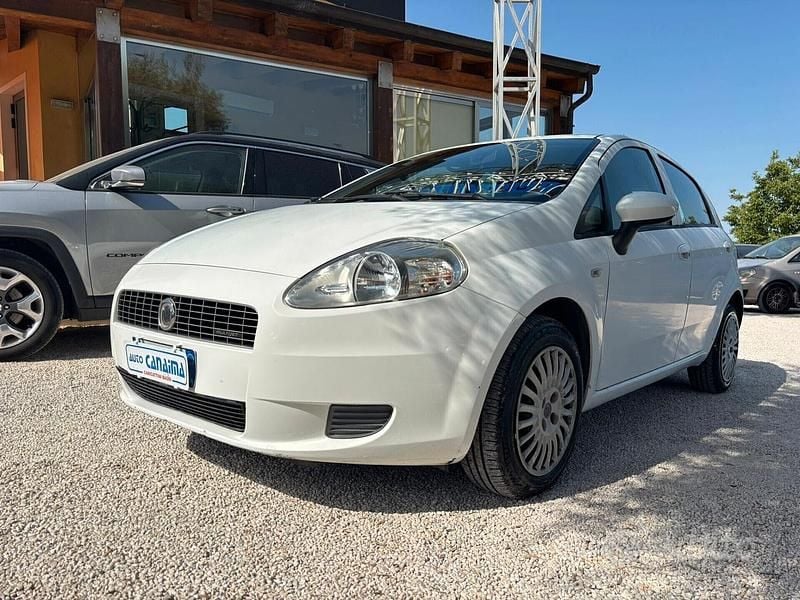 Usata Fiat Grande Punto 74 CV (54 kW) 2008 Bianco Utilitaria
