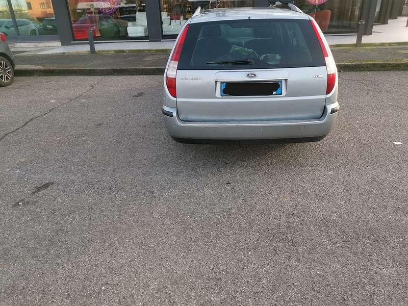 Usata Ford Mondeo Ghia 131 CV (96 kW) 2004 Argento Station wagon