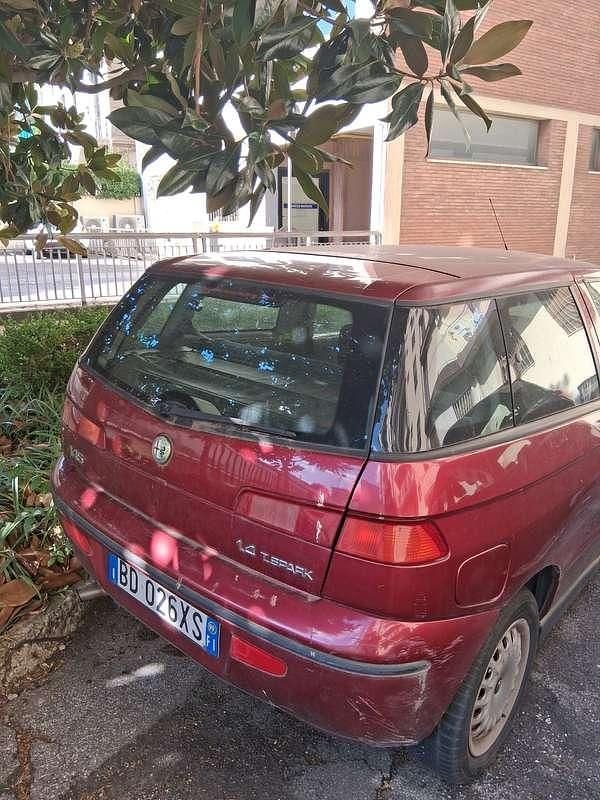 Usata Alfa Romeo 145 103 CV (75 kW) 1999 Rosso Utilitaria