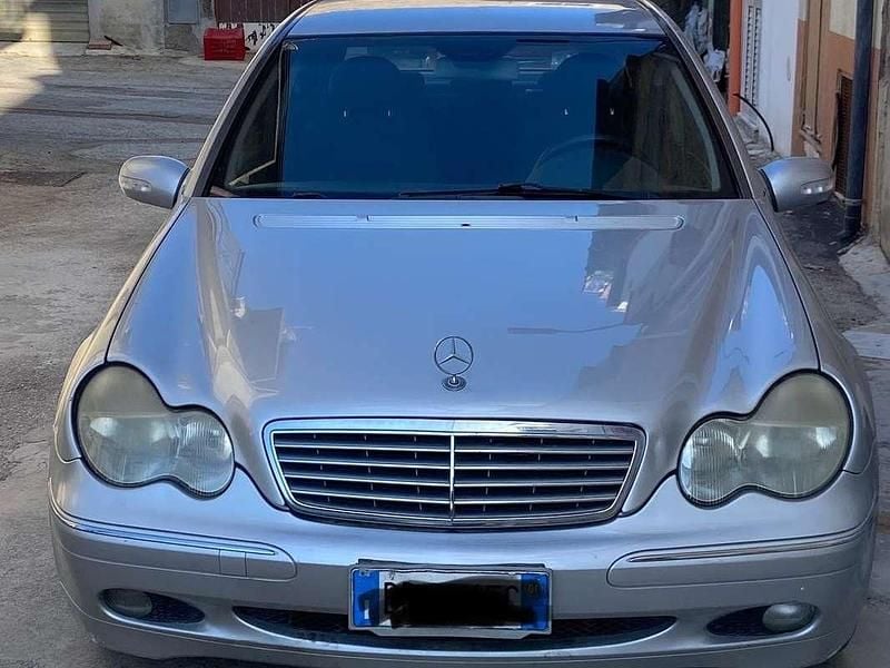 Argento Usata 2001 Mercedes C220 Berlina | 1800 € (Buon prezzo) - Immagine 1/4