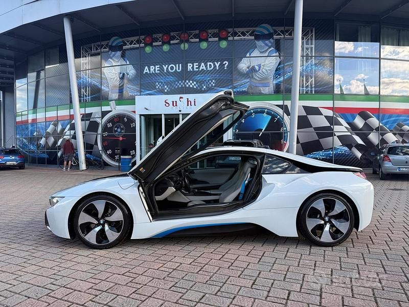 Usata BMW i8 Comfort Edition 374 CV (275 kW) 2017 Bianco Coupé
