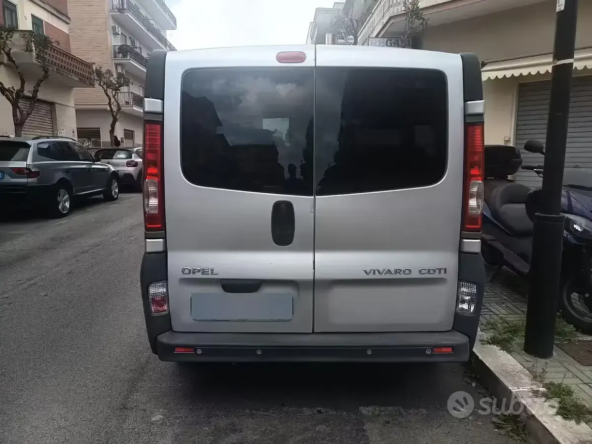 Usata Opel Vivaro 114 CV (83 kW) 2010 Grigio Monovolume