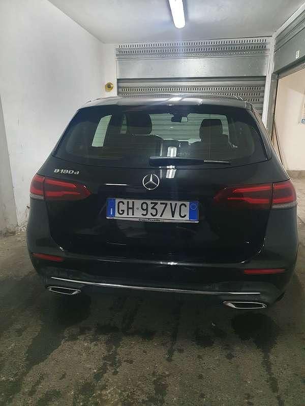 Usata Mercedes B180 116 CV (85 kW) 2022 Nero Monovolume