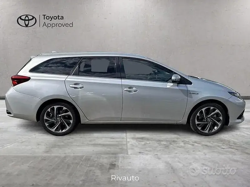 Second-hand Toyota Auris Hybrid Active 2016 Gri Break