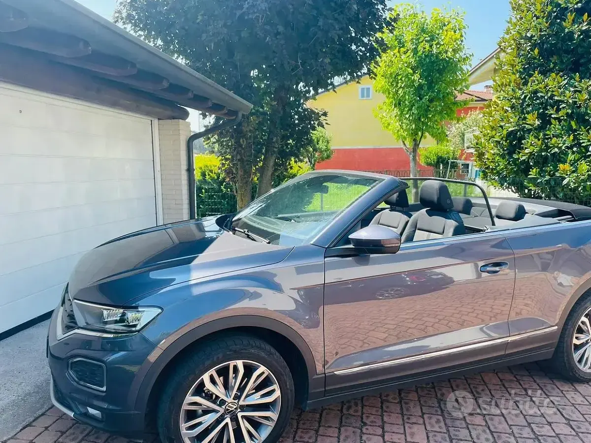 Usata VW T-Roc Cabriolet 150 CV (110 kW) 2021 Bluazzurro Cabrio