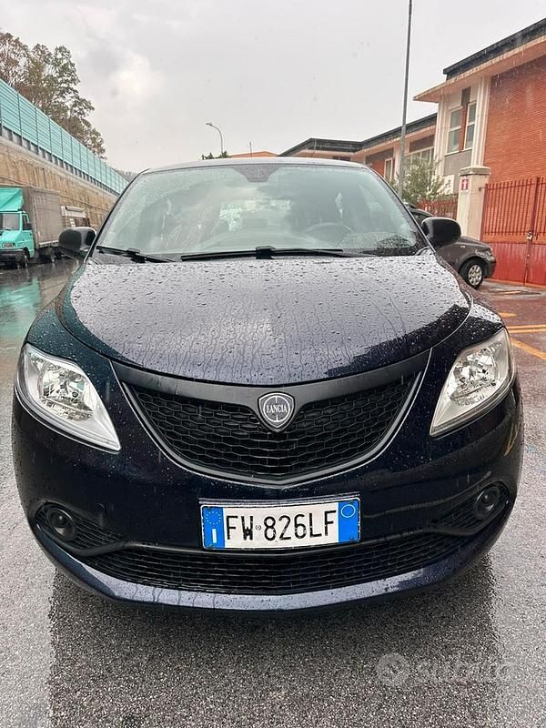Usata Lancia Ypsilon 80 CV (58 kW) 2019 Blu Utilitaria