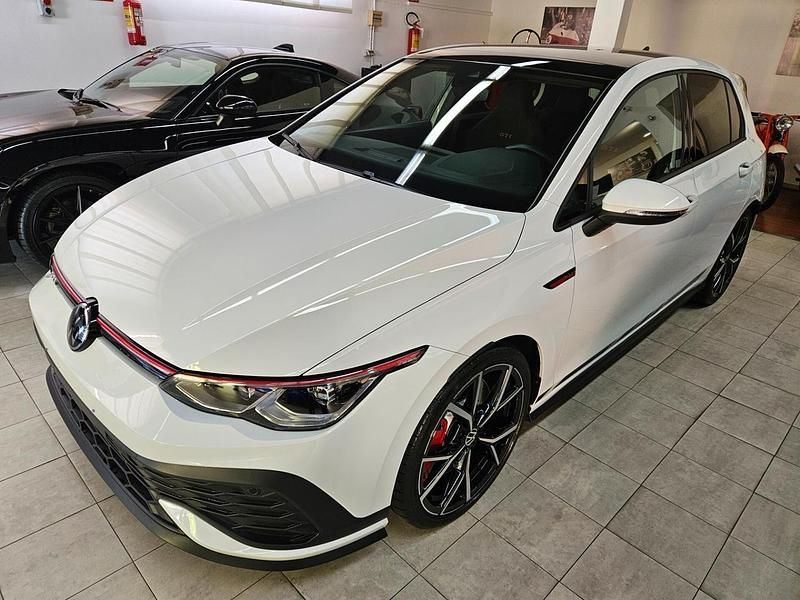 Bianco Usata 2024 VW Golf VIII GTI Tre volumi | 37.800 € (Super prezzo) - Immagine 1/4