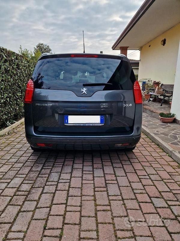 Usata Peugeot 5008 112 CV (82 kW) 2011 Monovolume