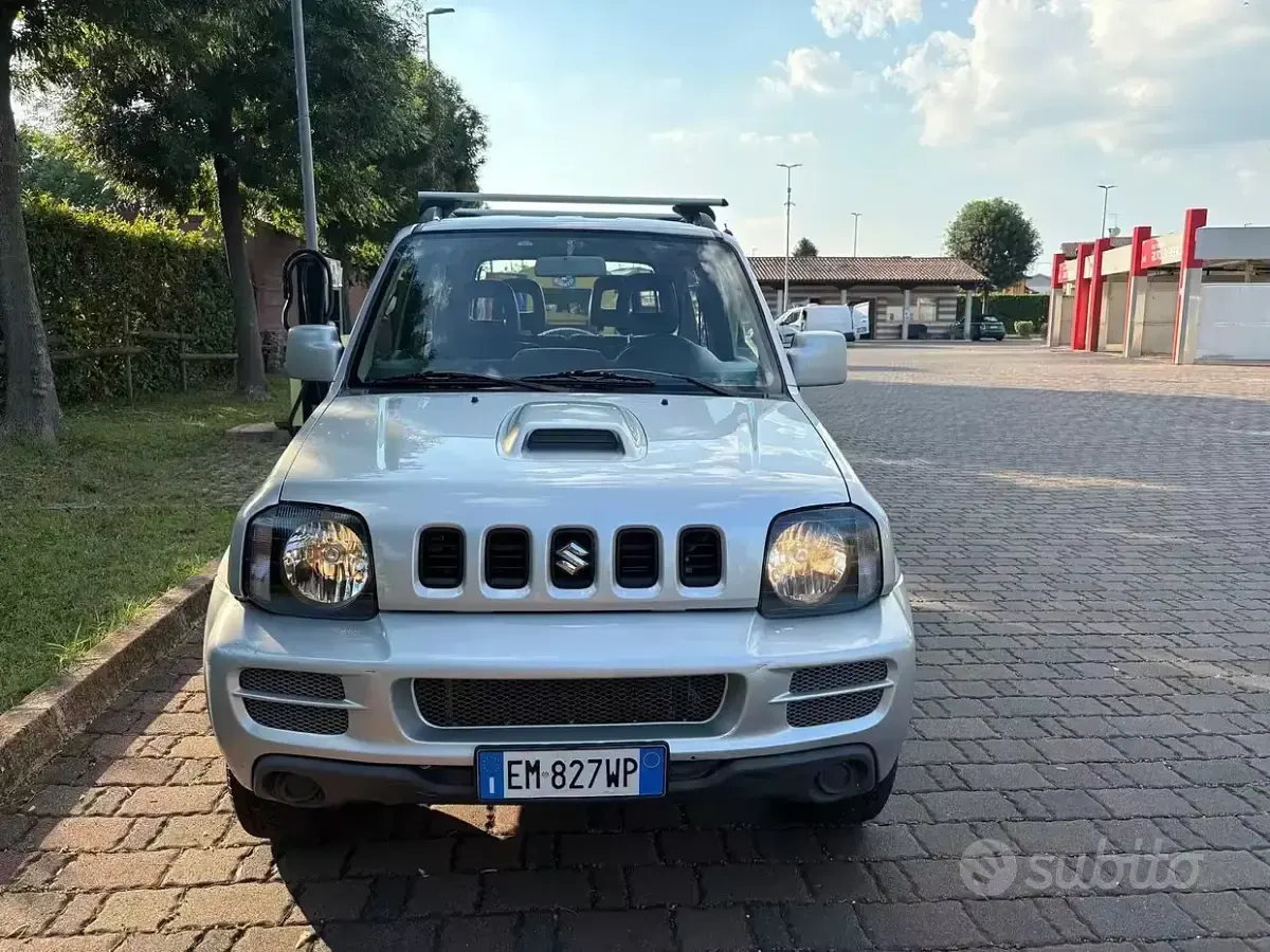 Usata Suzuki Jimny 86 CV (63 kW) 2008 Grigio SUV