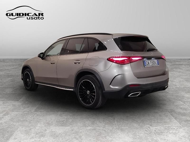 Käytetty Mercedes GLC300 Advanced 197 HP (144 kW) 2023 Harmaa Katumaasturi