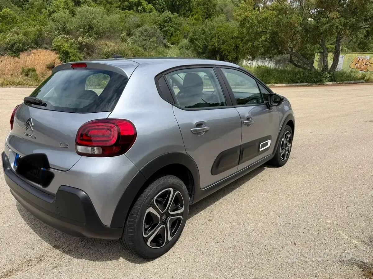 Begagnad Citroën C3 Shine 102 HK (75 kW) 2022 Grå Halvkombi