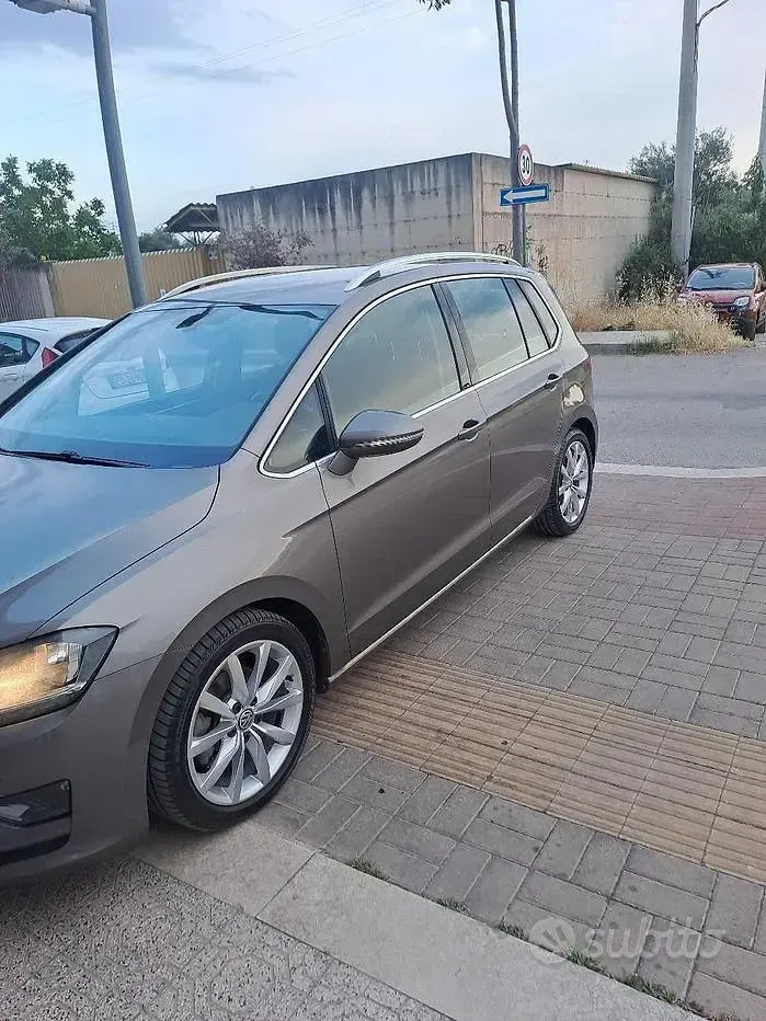 Usata VW Golf Sportsvan 110 CV (80 kW) 2016 Grigio Monovolume