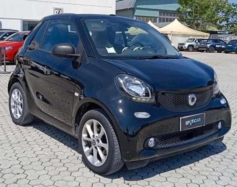 Nero Usata 2018 Smart ForTwo Cabrio Cabrio | 14.900 € (Buon prezzo) - Immagine 1/4
