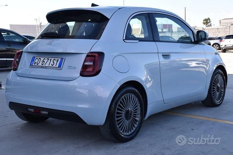 Usata Fiat 500e Icon 86 kW (118 CV) 2020 Azzurro Berlina