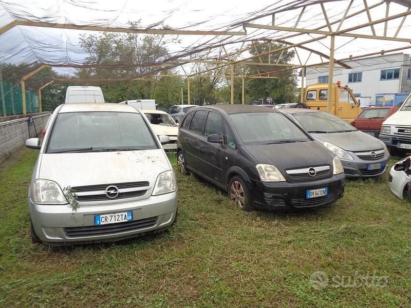 Usata Opel Corsa 59 CV (43 kW) 2006 Grigio Berlina