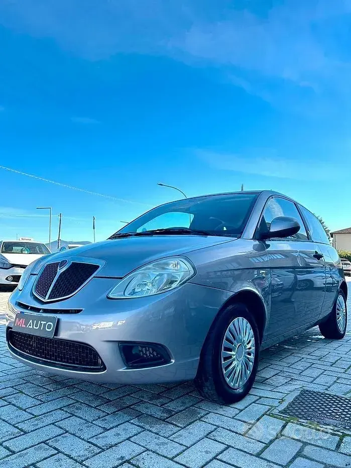 Usata Lancia Ypsilon 69 CV (50 kW) 2011 Grigio Utilitaria