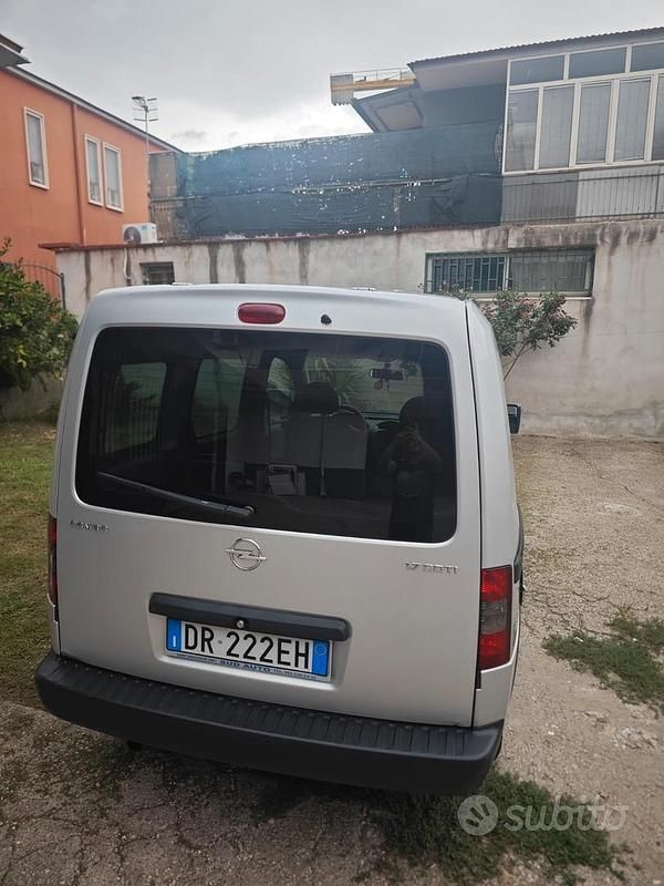 Usata Opel Combo 2008 Grigio Monovolume