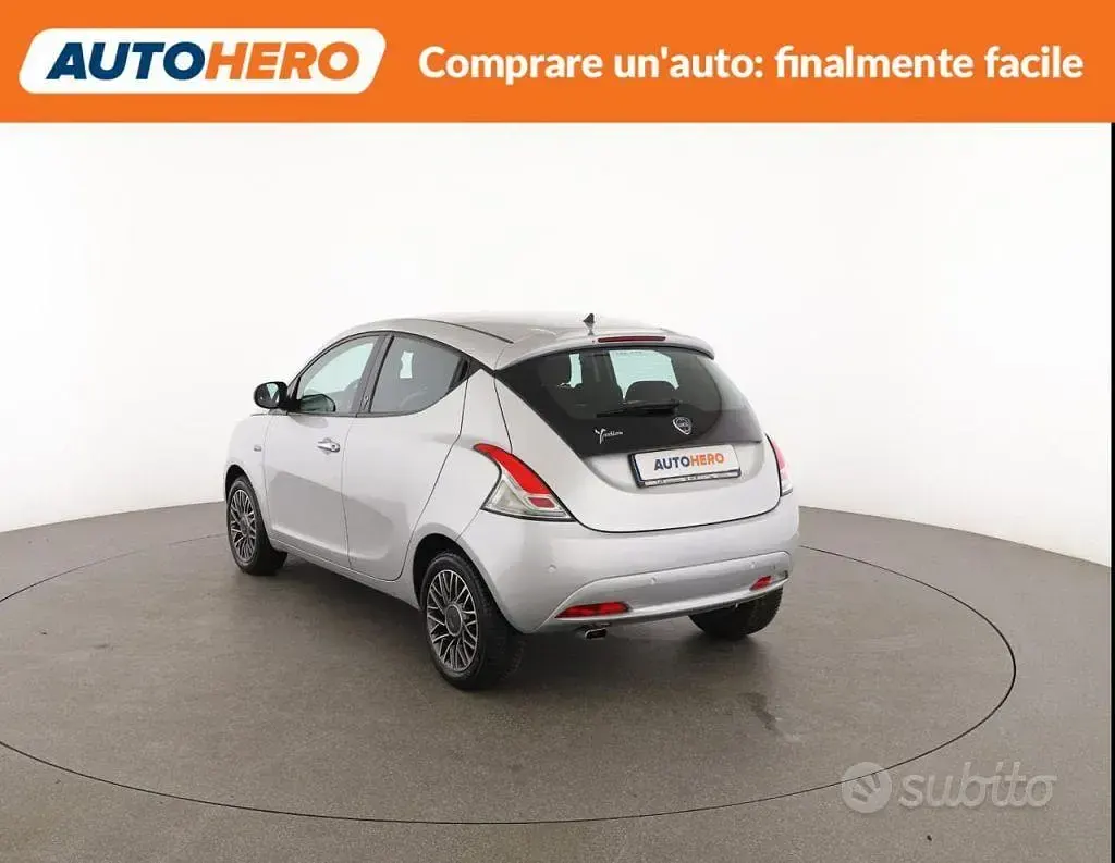 Usata Lancia Ypsilon 69 CV (50 kW) 2016 Grigio Utilitaria