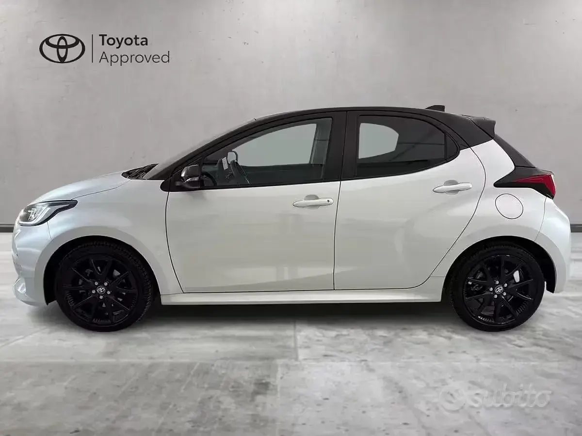 Usata Toyota Yaris Hybrid Style 92 CV (67 kW) 2022 Bianco Berlina