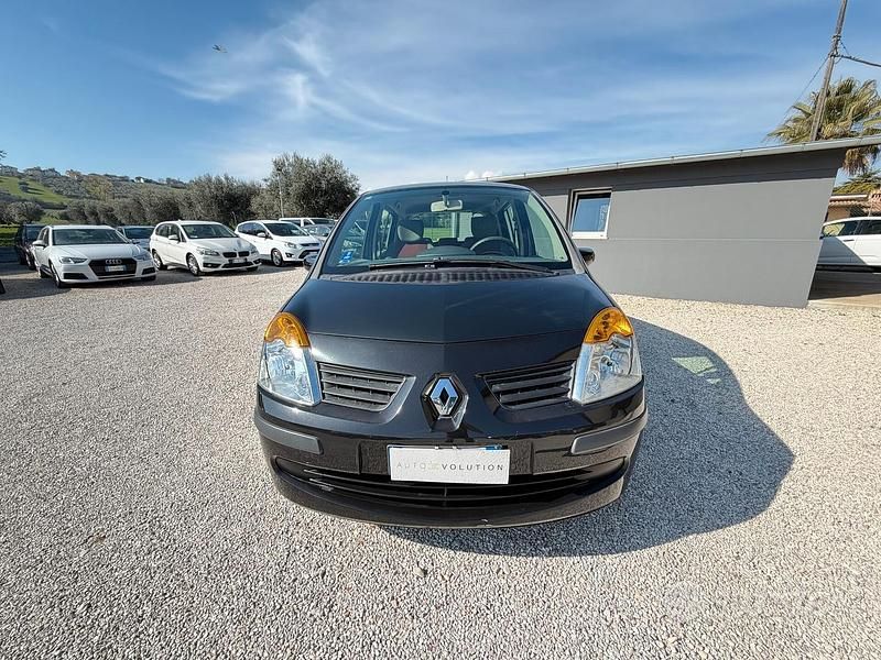 Usata Renault Modus 75 CV (55 kW) 2006 Nero Monovolume
