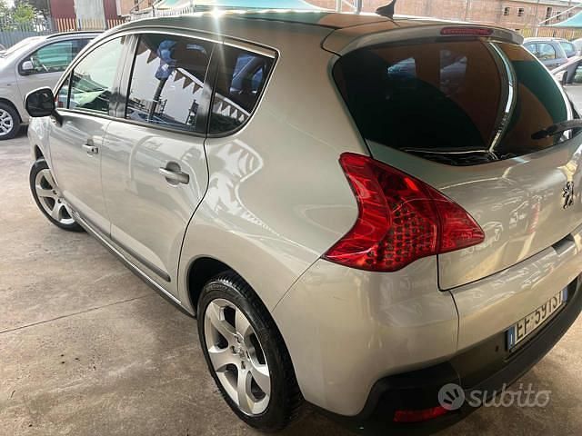 Usata Peugeot 3008 Business-Line 150 CV (110 kW) 2011 Grigio pastello SUV