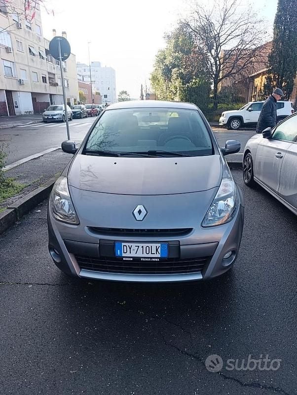 Usata 2009 Renault Clio II Berlina | 2900 € (Ottimo prezzo) - Immagine 1/4