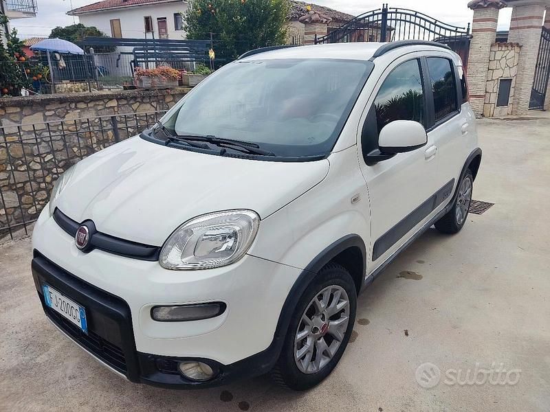 Usata Fiat Panda 4x4 S 95 CV (69 kW) 2016 Bianco Utilitaria