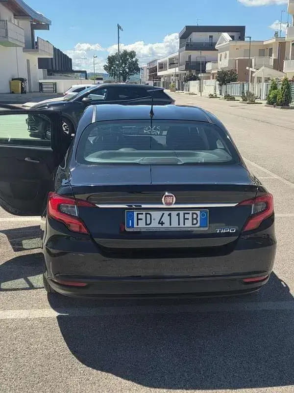 Usata Fiat Tipo Lounge 120 CV (88 kW) 2016 Nero Berlina