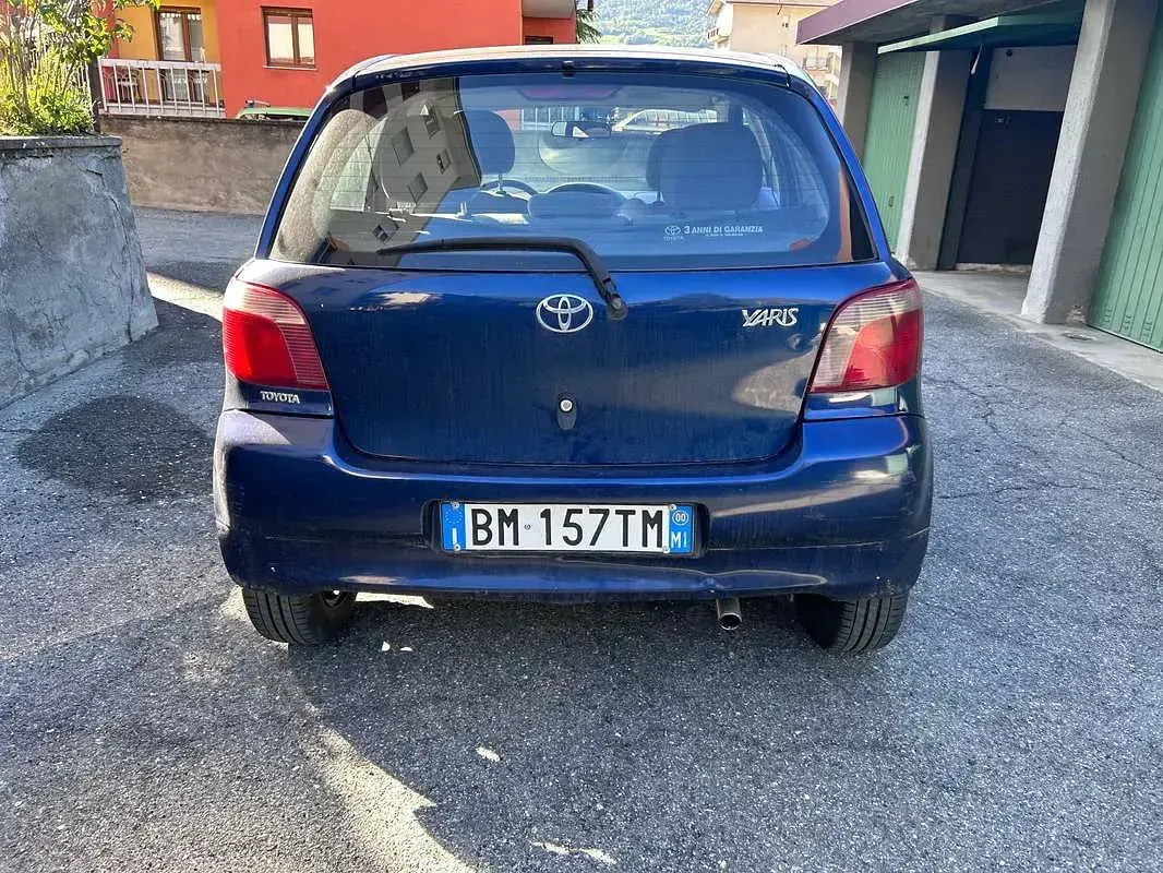 Usata Toyota Yaris Sol 68 CV (50 kW) 2000 Blu/azzurro Berlina