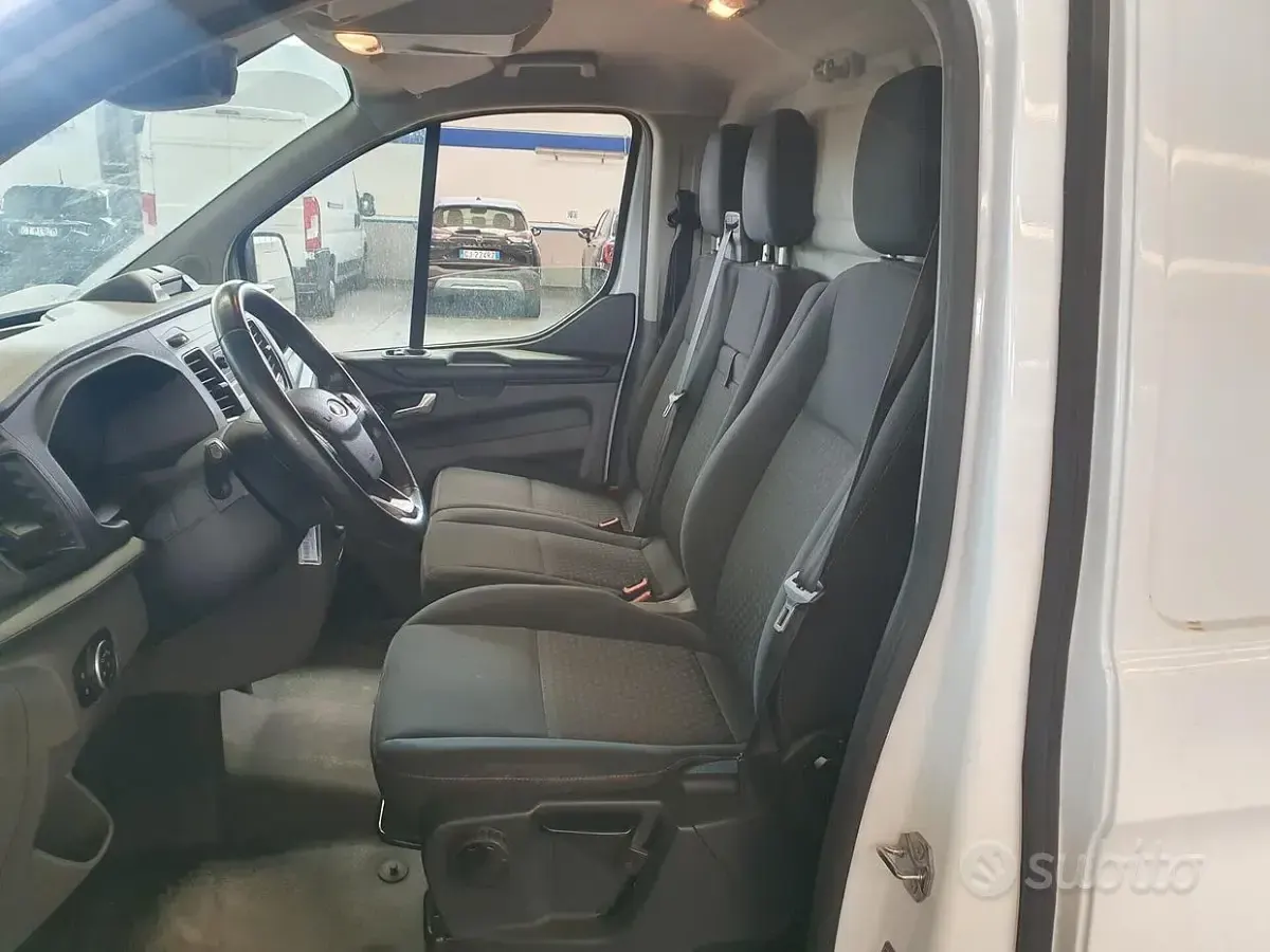 Usata Ford Transit Custom 131 CV (96 kW) 2023 Bianco Furgone