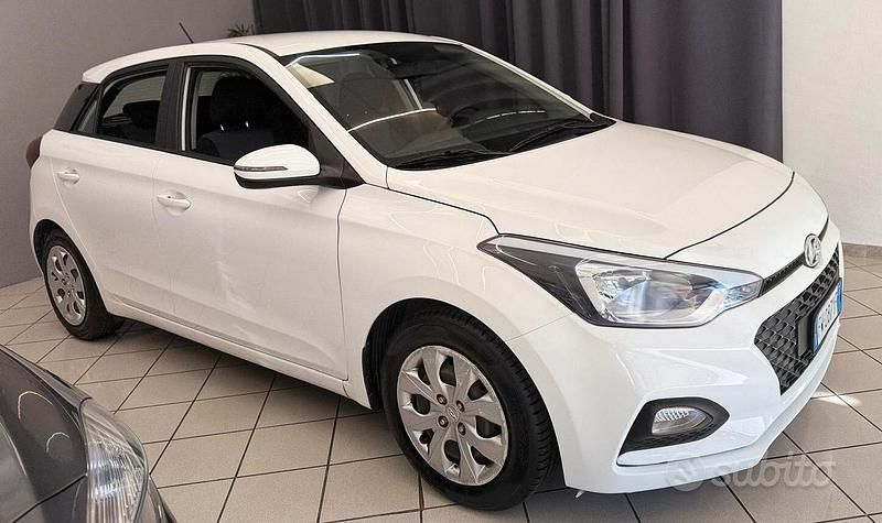 Usata Hyundai i20 75 CV (55 kW) 2019 Bianco Utilitaria