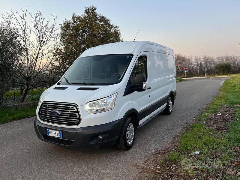 Usado Ford Transit Trend 131 CV (96 kW) 2018 Blanco Berlina