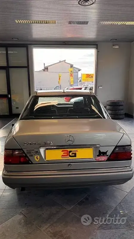 Usata Mercedes E200 136 CV (100 kW) 1993 Berlina