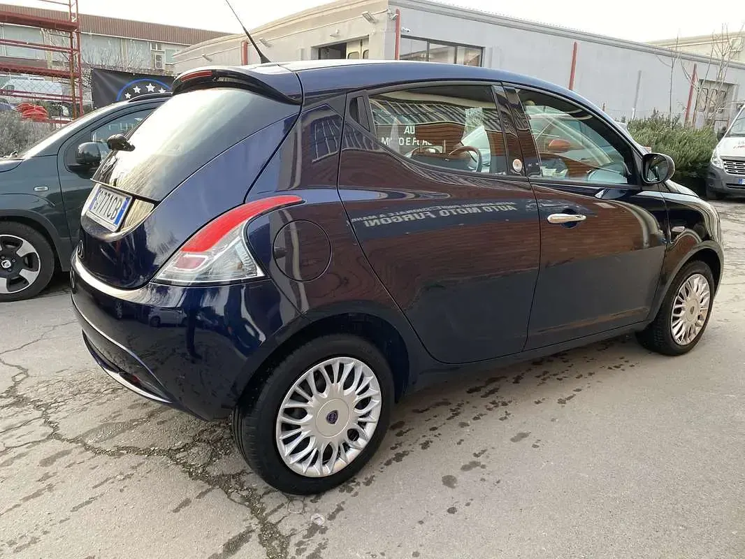 Usado Lancia Ypsilon 69 HP (50 kW) 2016 Citadino