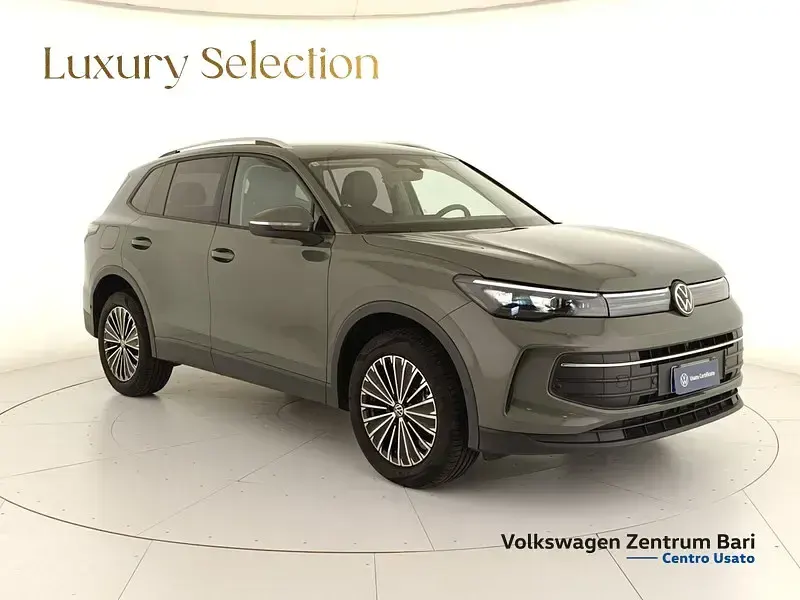 Usata VW Tiguan Edition 193 CV (141 kW) 2024 Verde SUV
