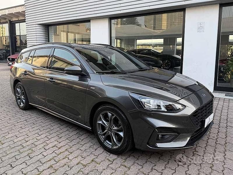 Usata Ford Focus ST-Line 120 CV (88 kW) 2019 Grigio / metallizzato Station wagon