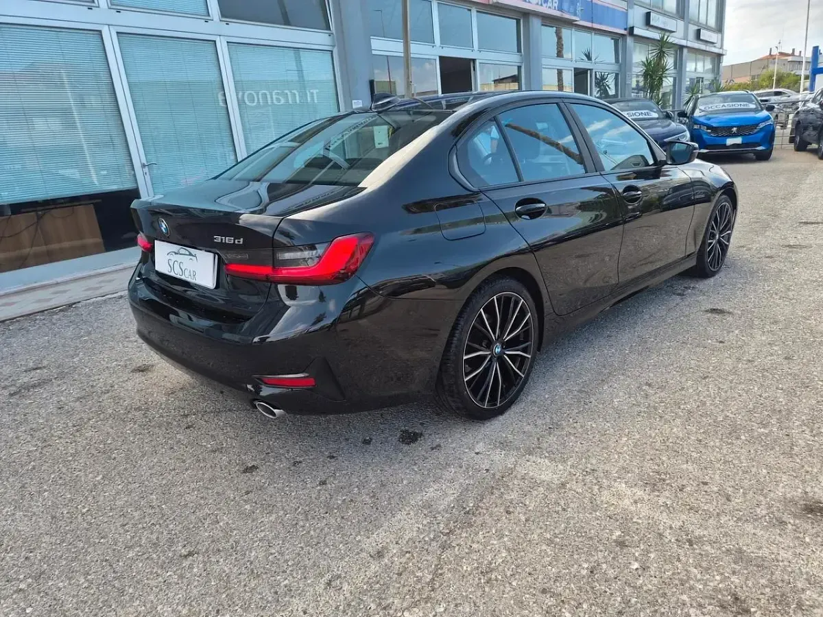 Usata BMW 316 Advantage 122 CV (89 kW) 2022 Nero Berlina
