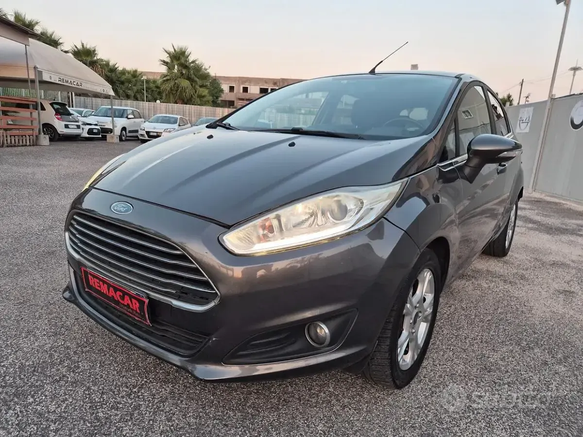 Usata Ford Fiesta Titanium 95 CV (69 kW) 2017 Grigio Utilitaria