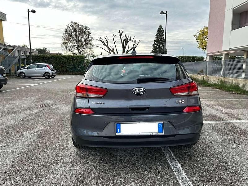 Usata Hyundai i30 110 CV (80 kW) 2017 Grigio Berlina