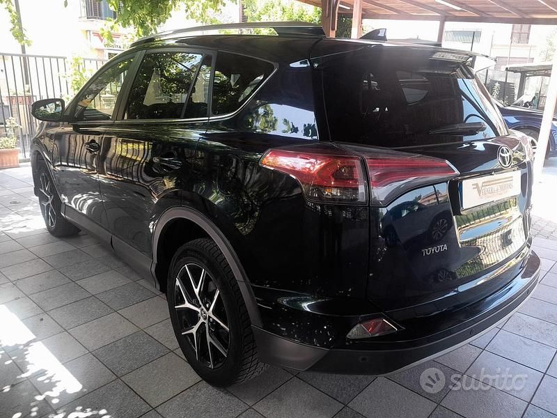 Usata Toyota RAV4 143 CV (105 kW) 2017 Verde SUV