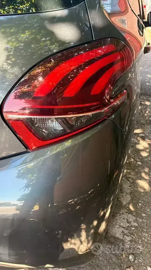 Usata Peugeot 208 Allure 75 CV (55 kW) 2017 Grigio Utilitaria