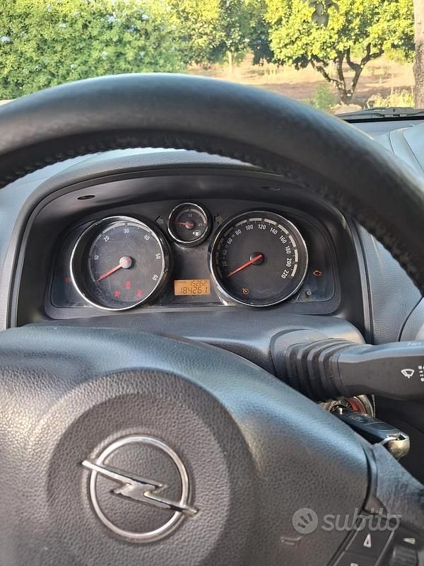 Usata Opel Antara 150 CV (110 kW) 2009 Nero SUV