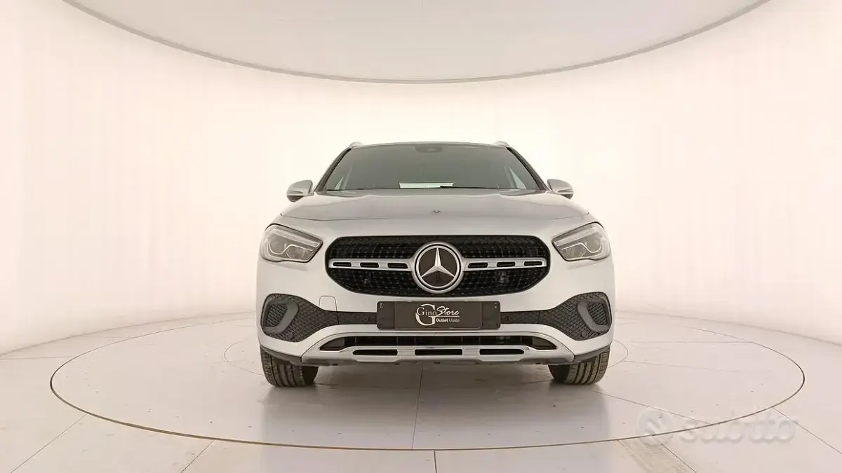 Usata Mercedes GLA180 Business 116 CV (85 kW) 2021 Grigio SUV