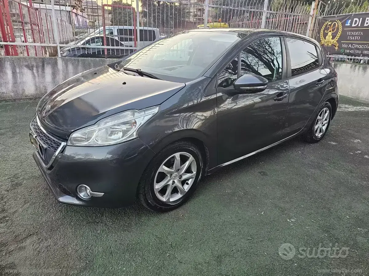 Usata Peugeot 208 Allure 95 CV (69 kW) 2012 Utilitaria