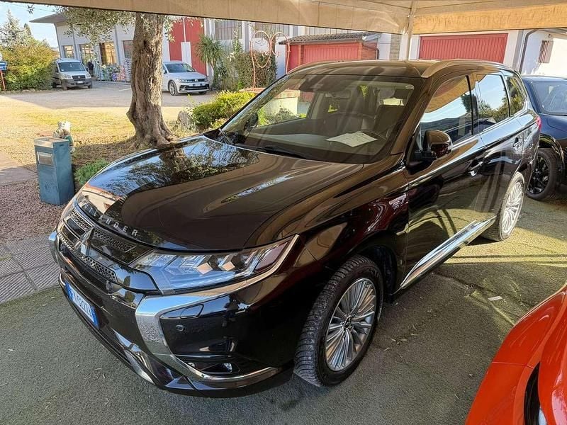 Usata Mitsubishi Outlander P-HEV 135 CV (99 kW) 2020 Nero SUV
