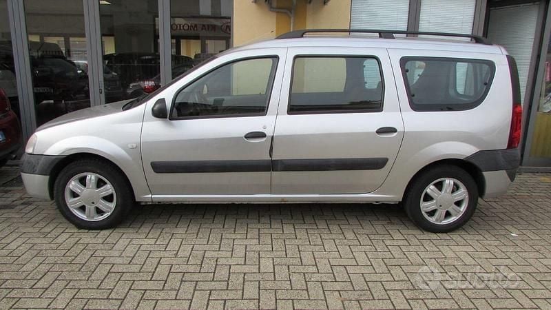 Usata Dacia Logan Lauréate 87 CV (63 kW) 2008 Grigio Berlina