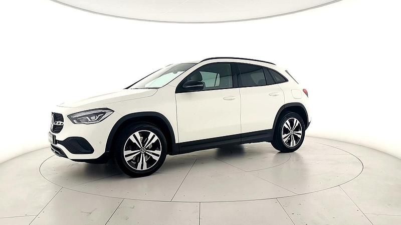Usata Mercedes GLA200 163 CV (119 kW) 2020 Bianco polare ; SUV