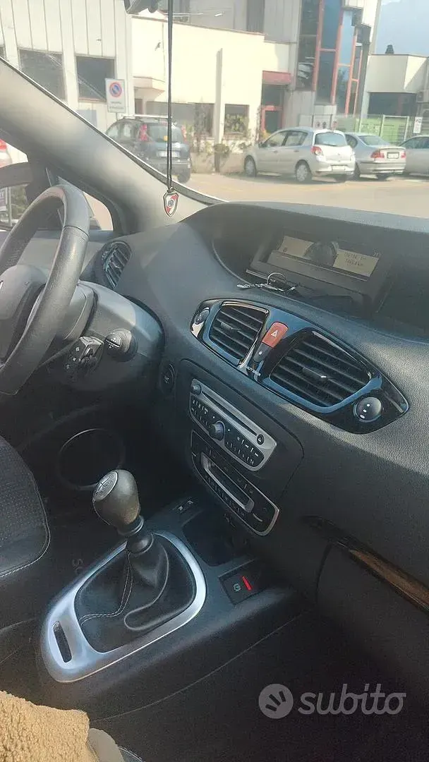 Usata Renault Scénic III 110 CV (80 kW) 2011 Grigio Monovolume