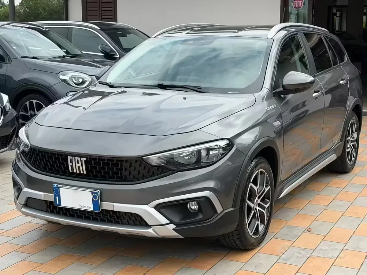 Usata Fiat Tipo Cross 131 CV (96 kW) 2023 Grigio Station wagon